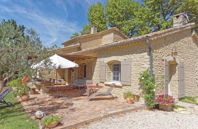 The Gîte du Barriot "3 épis" a house of character in the heart of Provence.