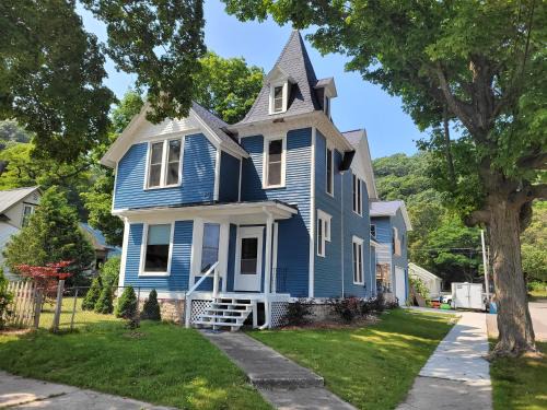 The Glarum House - Gorgeous Historic Home & Ac!
