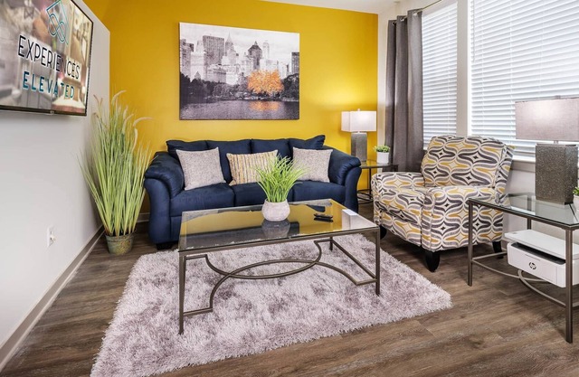 The Golden City, Gym - Pool - Fast Internet - Fully Stocked - BWI - New Listing