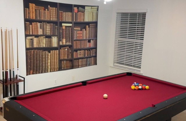 The Grand Indigo Retreat/Dining & Shopping