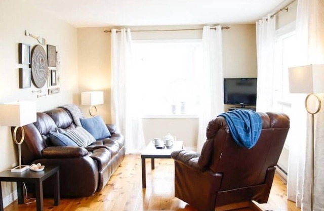 The Happy Place -Water front Double Living Space