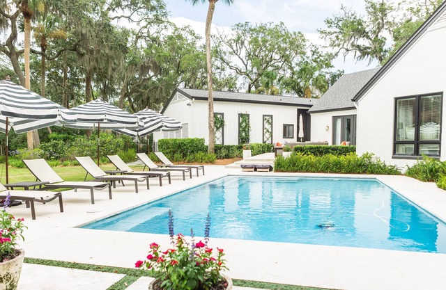 The Haven: Charming Sea Island Cottage w/Heated Pool, 1 Blk to Beach, 5 Bedrooms