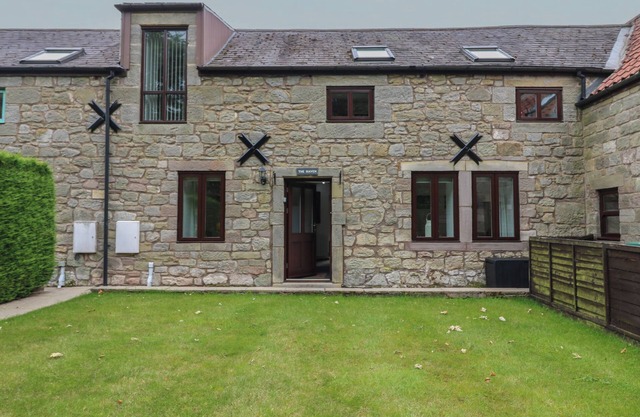 THE HAVEN, pet friendly, character holiday cottage in Norham