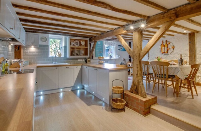 The Hayloft - Two Bedroom House, Sleeps 4