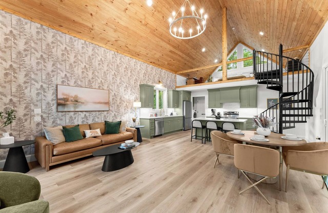 The Hightower Cabin - Luxury Mountain Cabin - Pickleball - Hot Tub - King Beds