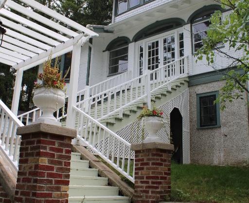 The Hillside B&B. Home w/Breakfast Service!