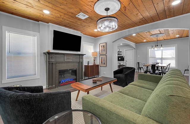 The Hines House- Walk to Baylor/minutes from Downtown