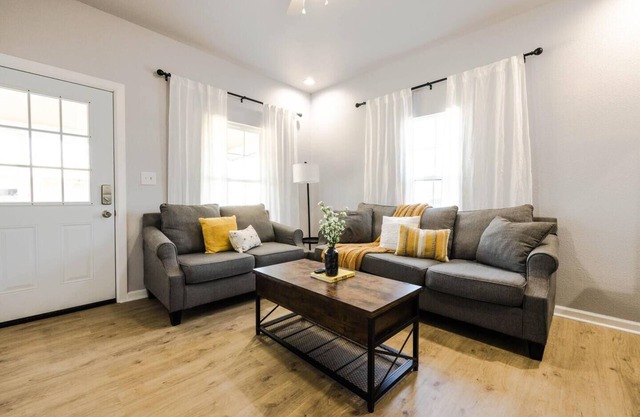 The Hive: Cozy Stay Near Downtown & Tarleton State