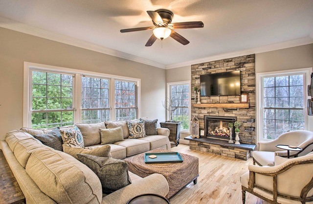 THE HIVE Family Friendly Spacious 6-bedroom House in Asheville with WiFi, Games