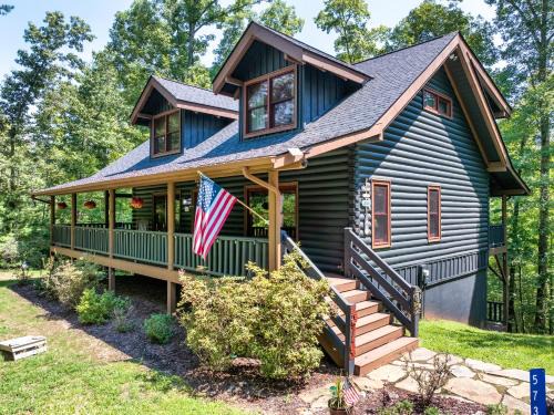 The Holiday Cabin at Lake Lure