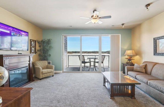 The Honey Badger Suite at Delton Grand - No Stairs