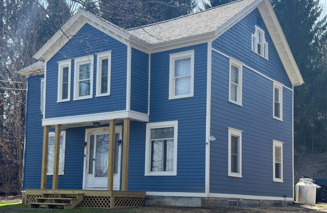 The Hot Corner – Big 4BR, Cold AC, Close to Dreams Park & Baseball Fun