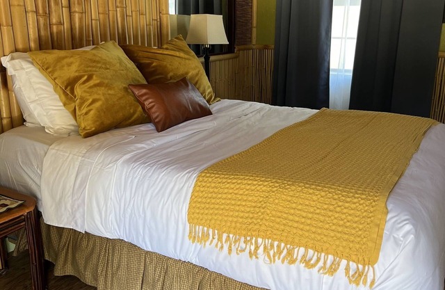 The Huisache Room - The Ranch House Motel