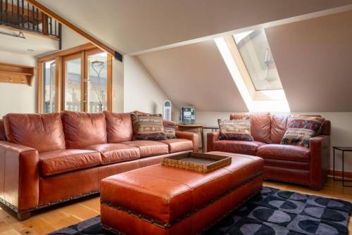 The Ikon Lofted Studio with King Bed and Patio