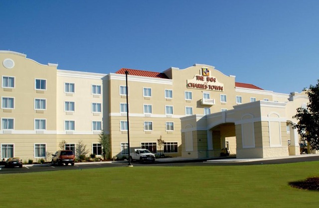 The Inn at Charles Town/Hollywood Casino