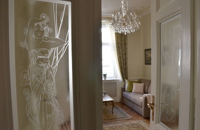 The Karoline: Old World Charm In A 2 Bedroom 2 Bath Beauty By The Charles Bridge