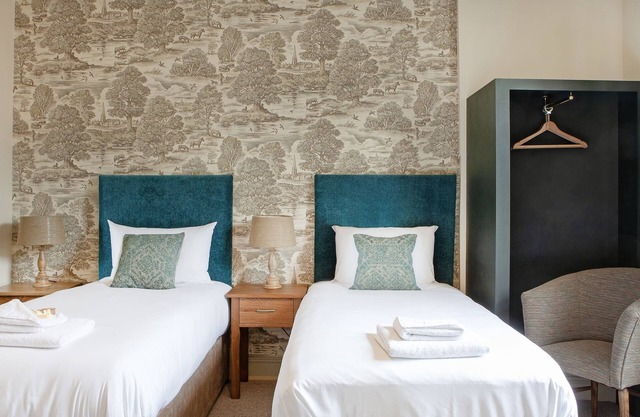 The Kings Arms Hotel - Inn