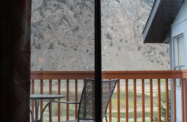 The Lake Condo ~ minutes to Loveland Ski Area