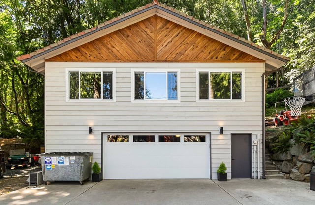 The Lake Hut - a perfect place to relax and play on shore of Lake Whatcom