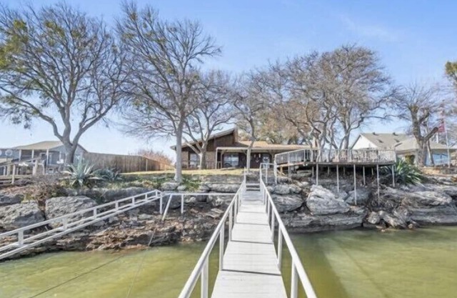 The Lake Shack-Water Front!