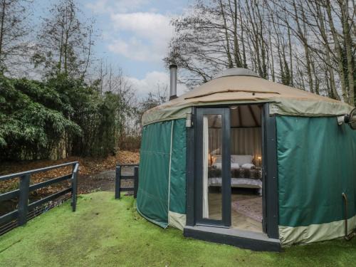 The Lakeside Yurt