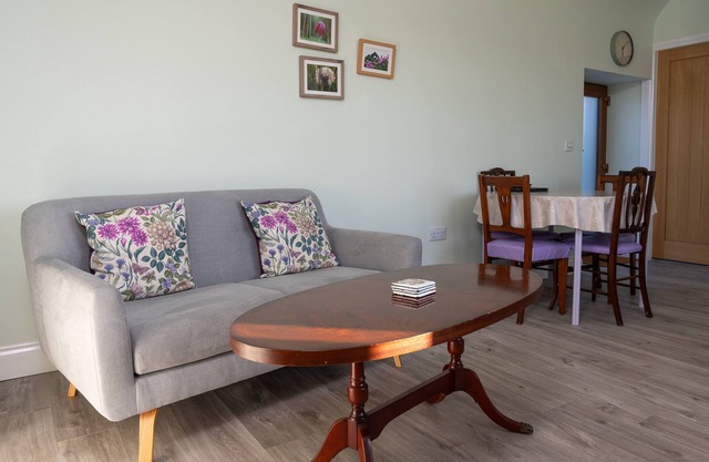 The Larroch Byre - a bungalow that sleeps 4 guests in 2 bedrooms