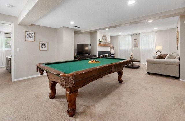 The Layover in Littleton..Hot Tub..Pool Table!
