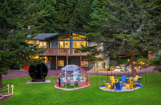 The Lazy Bear Cabin, Dome, Hot Tub, Sauna & More!