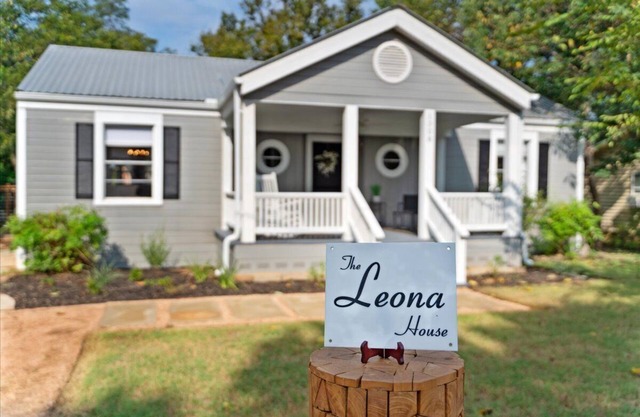 The Leona House~Huge Backyard~Downtown Georgetown