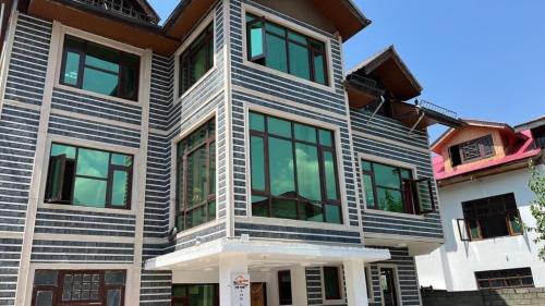 THE LIGHT HOUSE , Srinagar