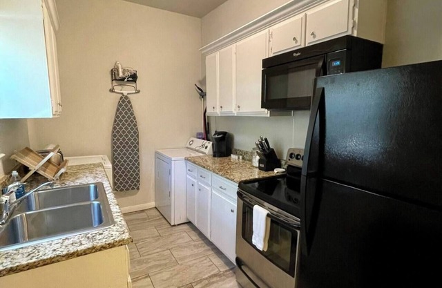 The Lily House-Close to Everything!