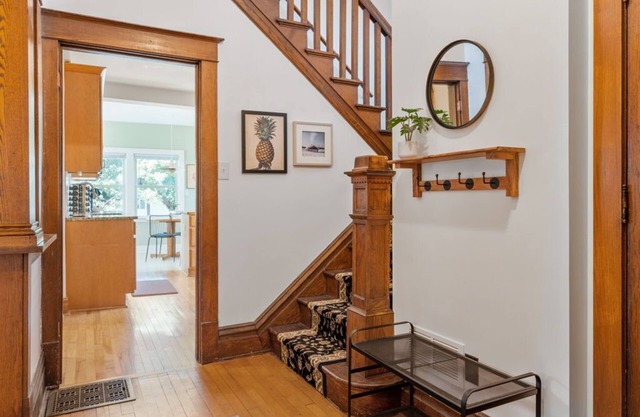 The Linden Hills Retreat by Lake Harriet, Parks, Restaurants