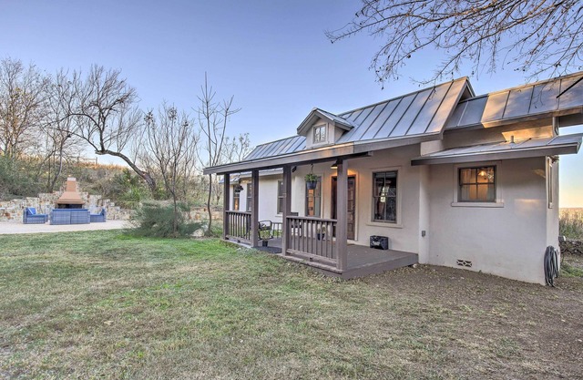 The Little Alsatian House: 18 Miles to San Antonio