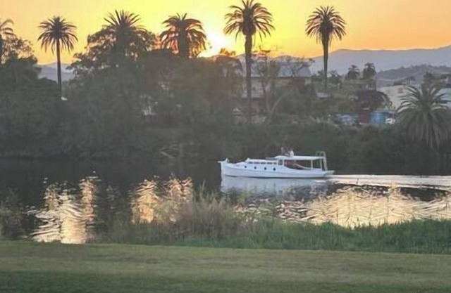 The Little River Cottage - Riverfront Retreat