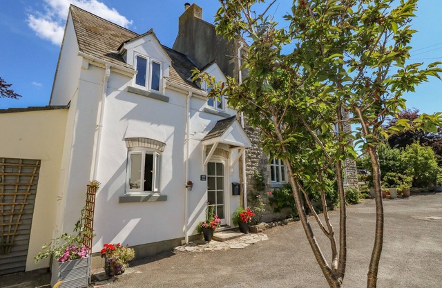 THE LITTLE COTTAGE, romantic, character holiday cottage in Weymouth