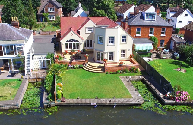 THE LITTLE HOUSE, family friendly, with a garden in Horning