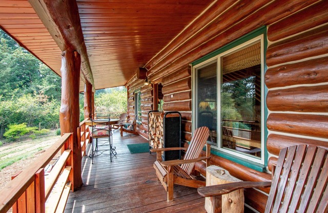 The Log Cabin - Perfect Haven in the Woods Near Stevenson