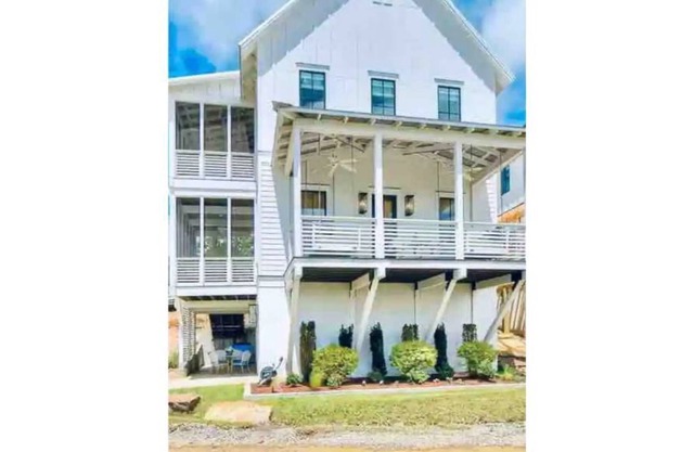 The Lookout-Lake Front Beach House-Carlton Landing