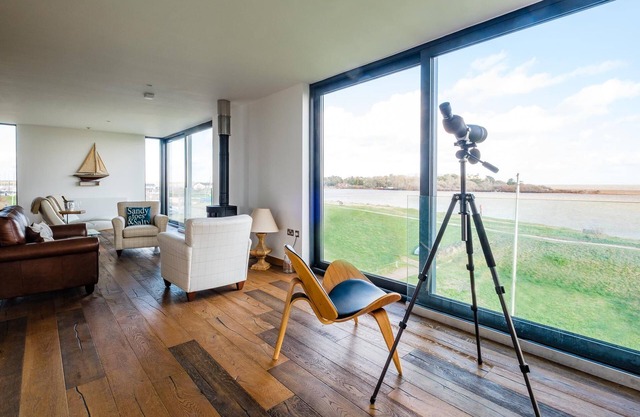 The Lookout - sleeps 6 guests in 3 bedrooms