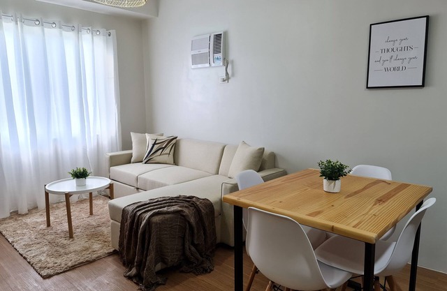 The Loop 2-BR CONDO Fully Air-conditioned with Wifi, Sofa Bed & Water Dispenser