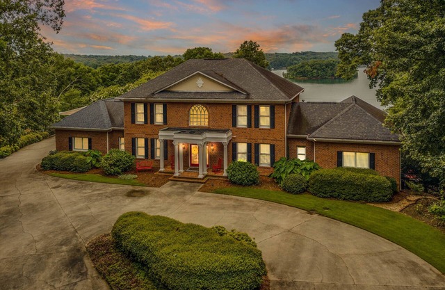 The Lux Scandi-Manor on Lake Lanier that allows monthly/long term rentals