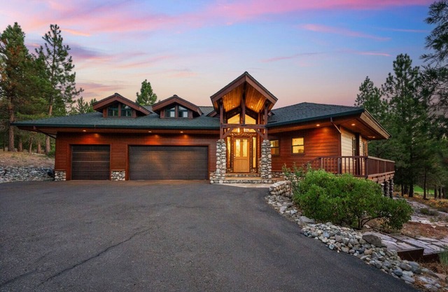 The Luxe Lodge Private Hot Tub Golf Couples Pets Families Games Fire Pit Views