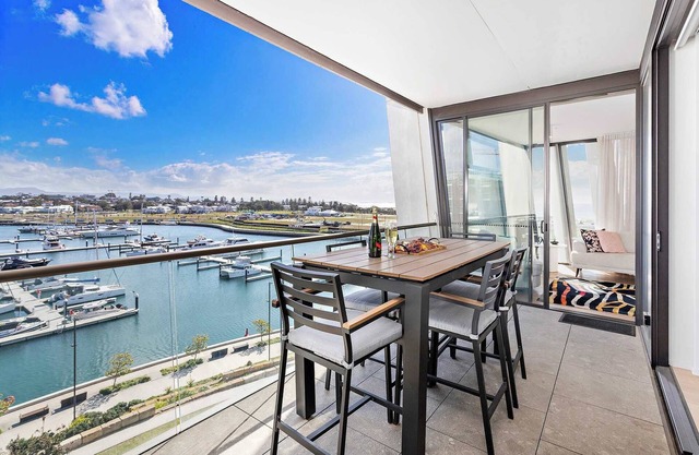 The Marina Outlook - Elevated Views