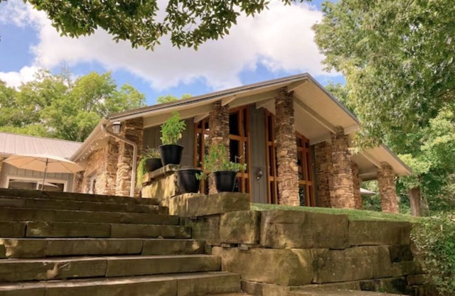 The Mayfair on Lake Windsor