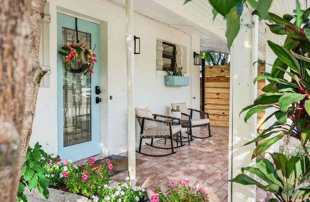 The McGregor Hideaway- A Serene Canal Escape Near Downtown, Beaches & Sanibel .