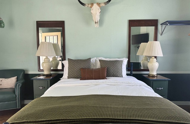 The Mesquite Room - The Ranch House Motel
