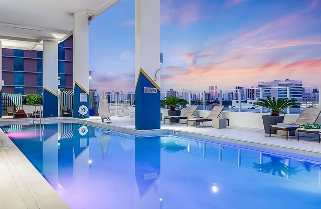 The Miami Experience! Pet-friendly Property, Rooftop Swimming Pool!