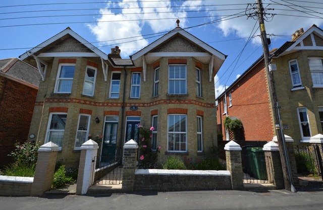 The Moorings - a house that sleeps 6 guests in 3 bedrooms