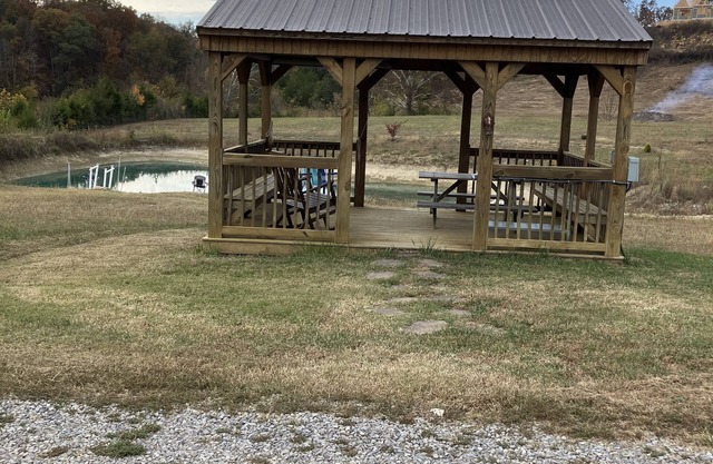 THE NUT FARM 20 minutes to Pigeon ForgenSleeps 2 /No animals / No children