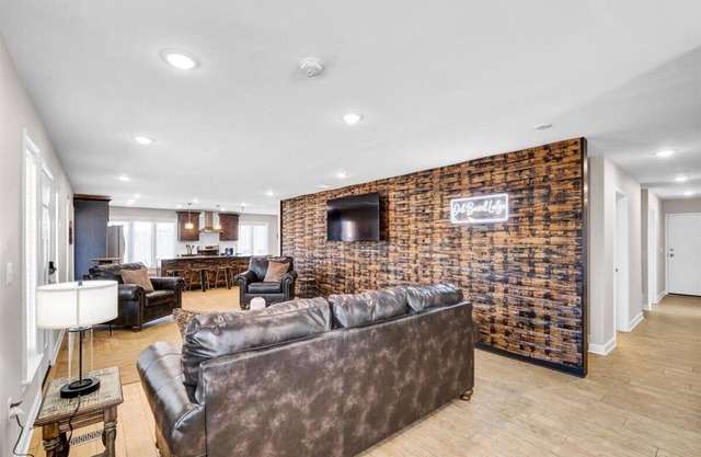 The Oak Barrel Lodge near Downtown Louisville